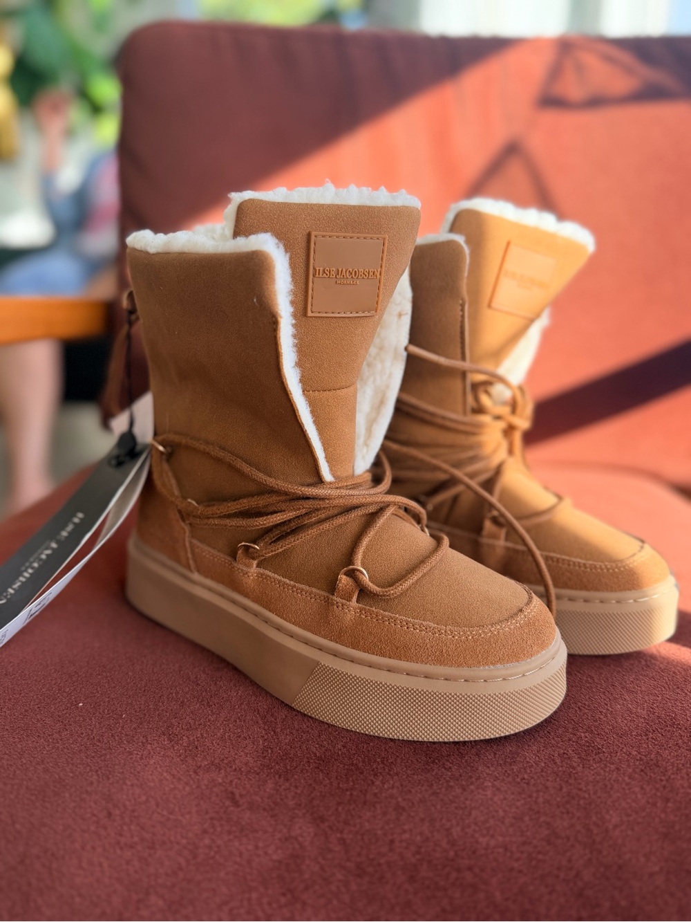 NWT Ilse Jacobsen Tan Shearling-Lined Winter Lace-Up Boots.